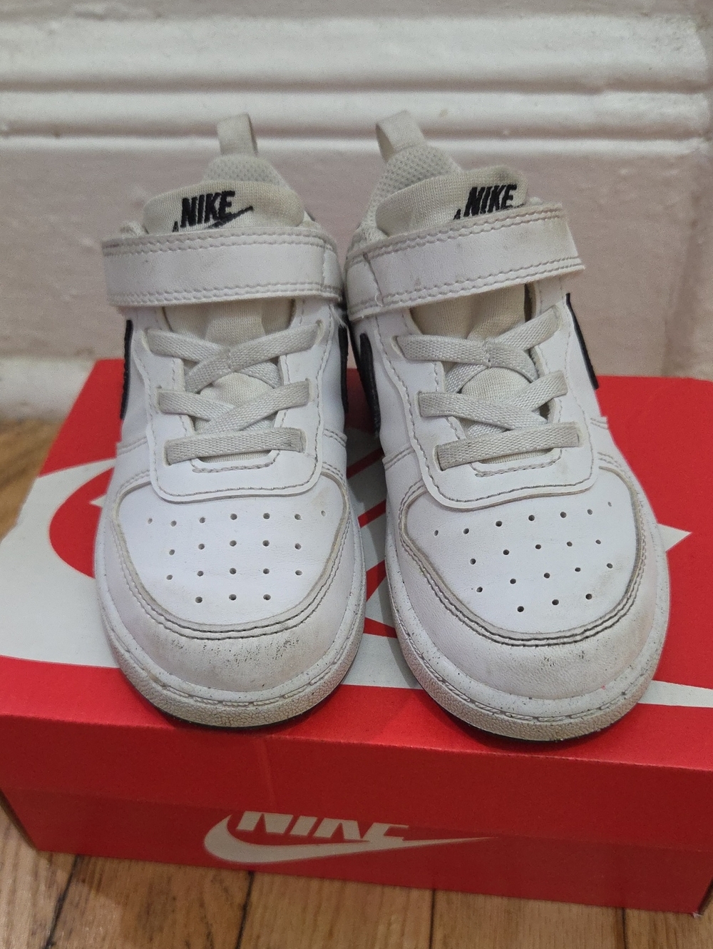 Nike Kids White and Black Hook-and-Loop Low-Top Sneakers